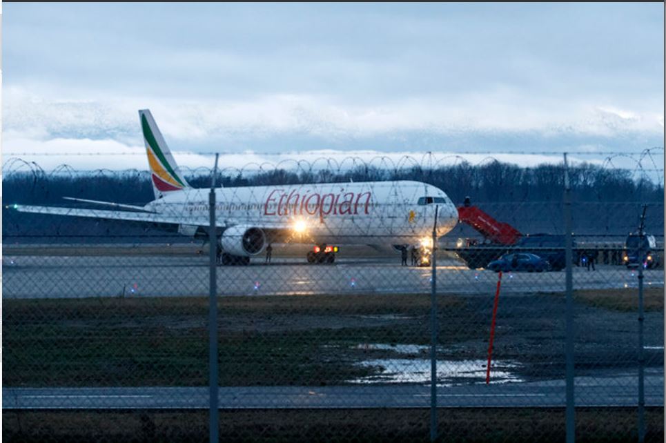 Avião sequestrado e desviado a Genebra Foto: SIPA